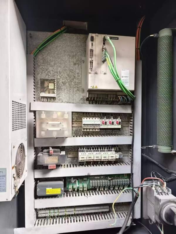 几万秒杀三拓850加工中心，同款两台，台湾新代21一MA.