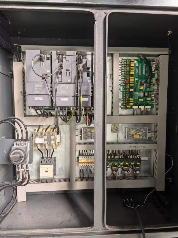 江苏雅力士2518门龙加工中心两线一重硬型光机菱三M80A.