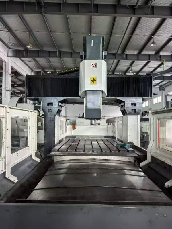 浙江华特3026门龙加工中心两线一硬导轨.发那科0i-MF系.