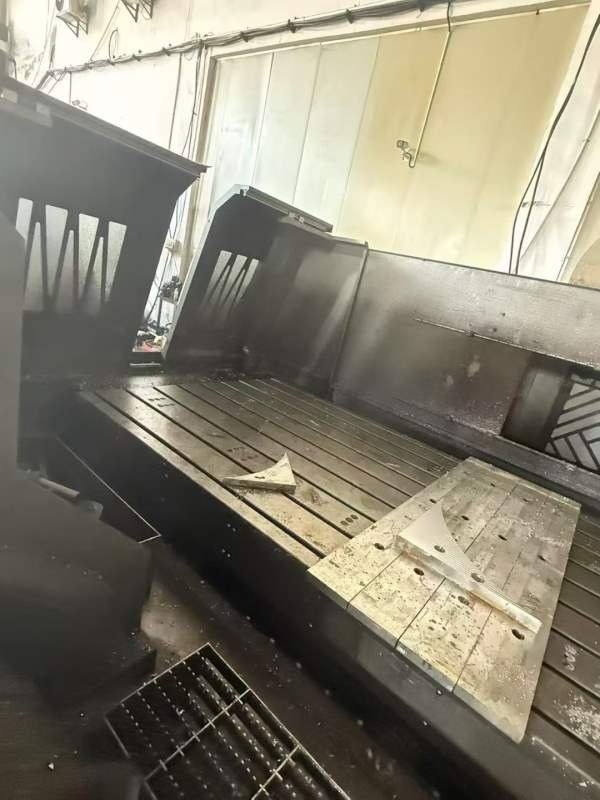 昆山尧工YG-2518门龙加工中心两一线硬轨导，YX55滚住.