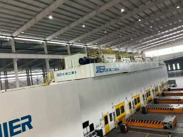 济南二机产机器人全自动冲压生产线年全新库卡7轴机器.