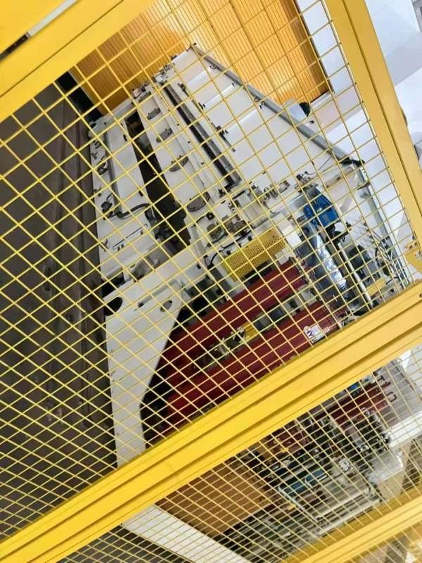 济南二机产机器人全自动冲压生产线年全新库卡7轴机器.