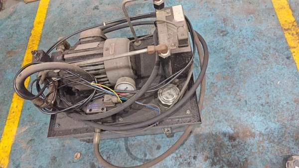 出售两套四轴、台湾恒望320四轴全套、台湾旭阳250四轴.