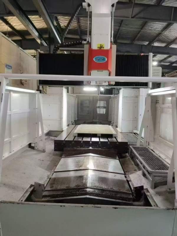 工厂在位，2022年旭泰2515两线一硬龙门加工中心，厂里.