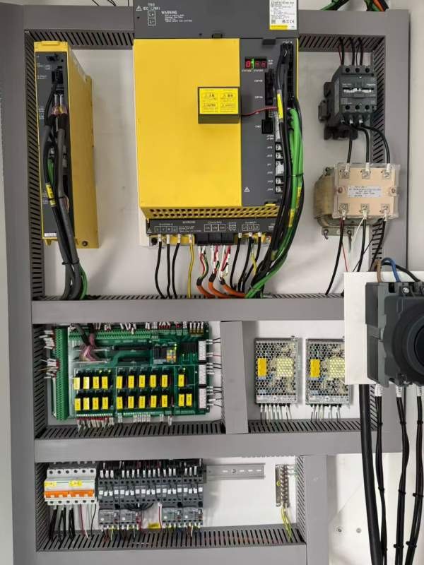 同款2台全新机小巨人1690加工中心，二线一硬导轨，法.