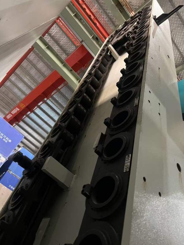 帕马3800160数控镗床工作台参数：工作台2200/1800轴行.