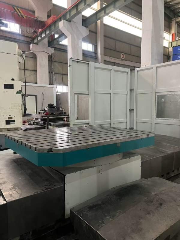 帕马3800160数控镗床工作台参数：工作台2200/1800轴行.