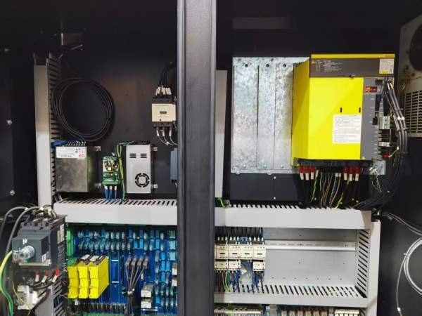 新到一台2018年机王永进NCV-56AM模具加工中心，永进MX.