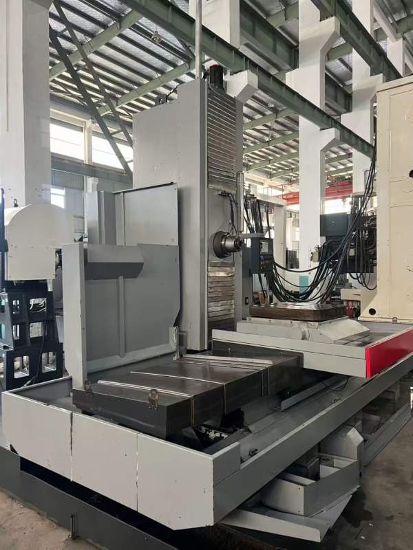 铁正WHY1800数控镗床，工作台800/800，BT50齿轮头，主.