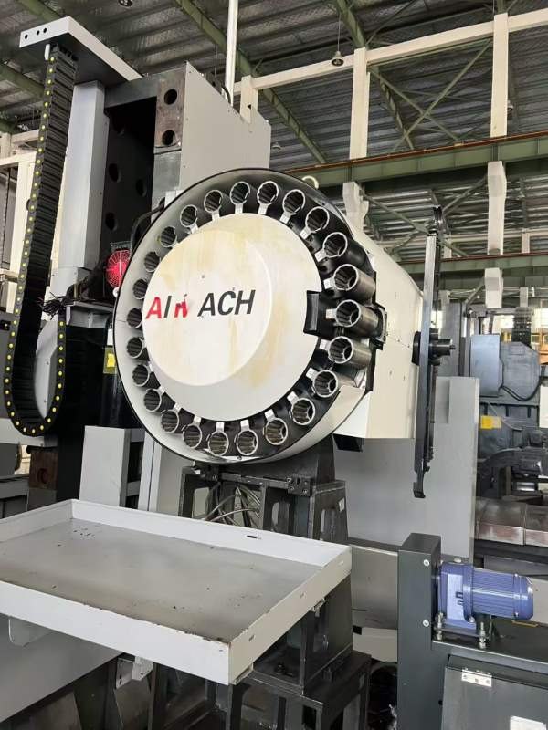 铁正WHY1800数控镗床，工作台800/800，BT50齿轮头，主.