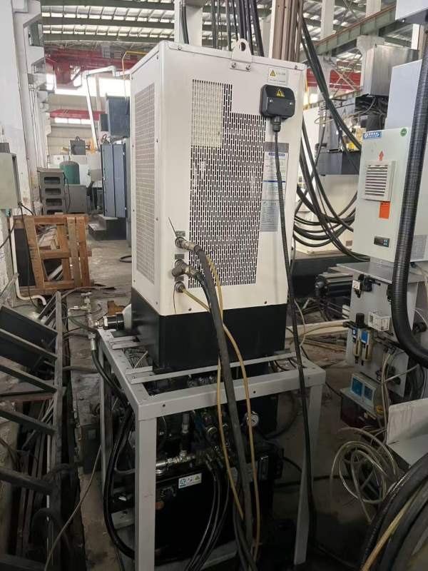 铁正WHY1800数控镗床，工作台800/800，BT50齿轮头，主.