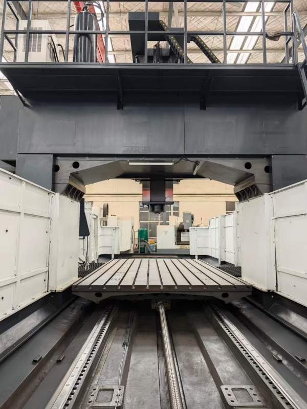 2024年台功4228重型龙门，两线一硬，BT50主轴，发那科.