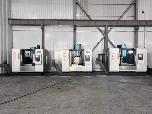 昆山仓库大量现货出售需要的客户联系大量求购数控设备.