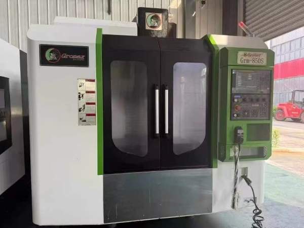 昆山仓库大量现货出售需要的客户联系大量求购数控设备.