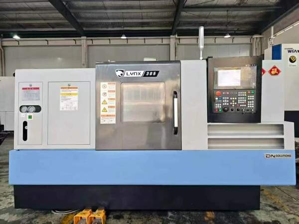 昆山仓库大量现货出售需要的客户联系大量求购数控设备.