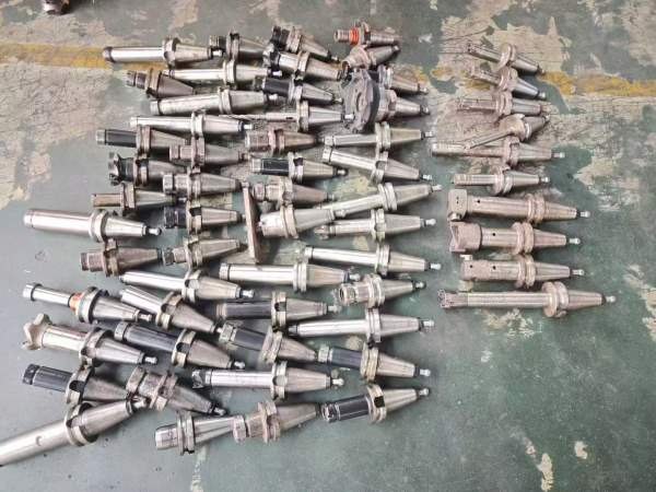 基本全新BT50刀柄60多把，其中有10把镗刀，有秒杀的来