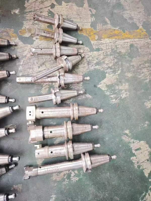 基本全新BT50刀柄60多把，其中有10把镗刀，有秒杀的来