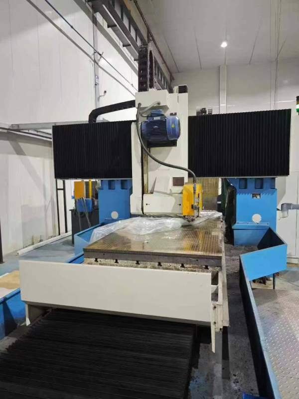 溧阳工厂还有一台杭州2512龙门平面磨工作台2500/1250.