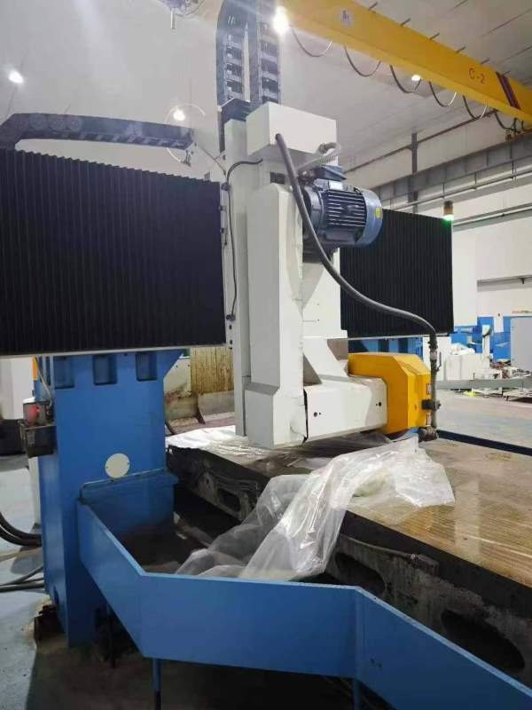 溧阳工厂还有一台杭州2512龙门平面磨工作台2500/1250.