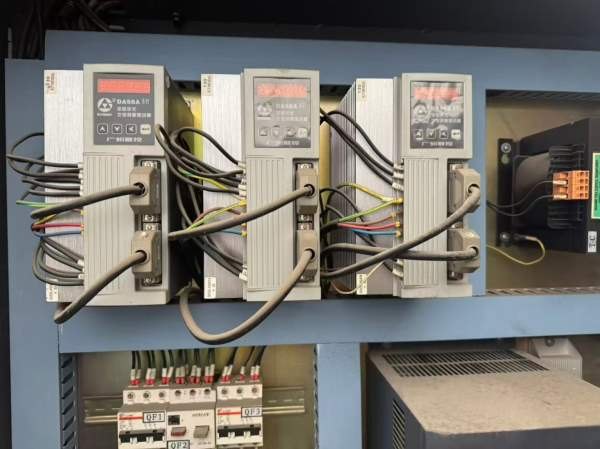 19888秒杀威达7132数控铣床，主轴BT40，广数系统，三.