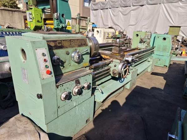 精品广州南方CN6250B3米车床，带马鞍，82mm主轴孔，长.