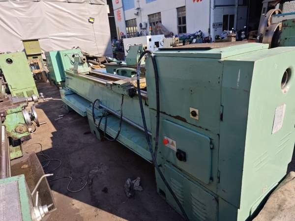 精品广州南方CN6250B3米车床，带马鞍，82mm主轴孔，长.