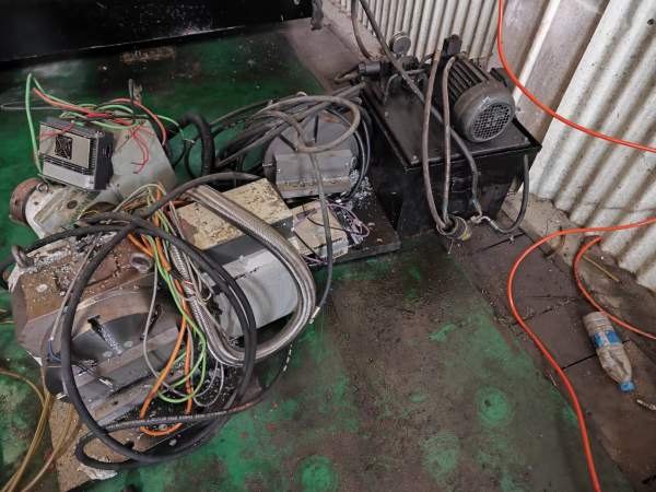 320四轴转台一套，华中电机，需要联系我