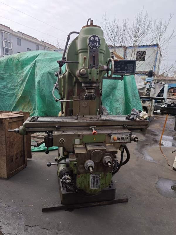 新到2014年5032立铣，带数显，低价处理