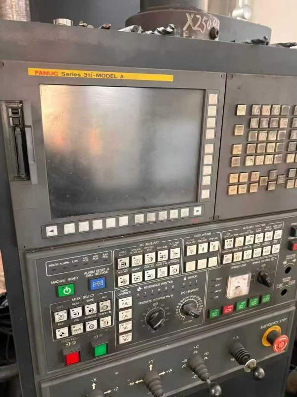 新定斗山110数控刨台镗床，机器非常新，工作台1.4米1..