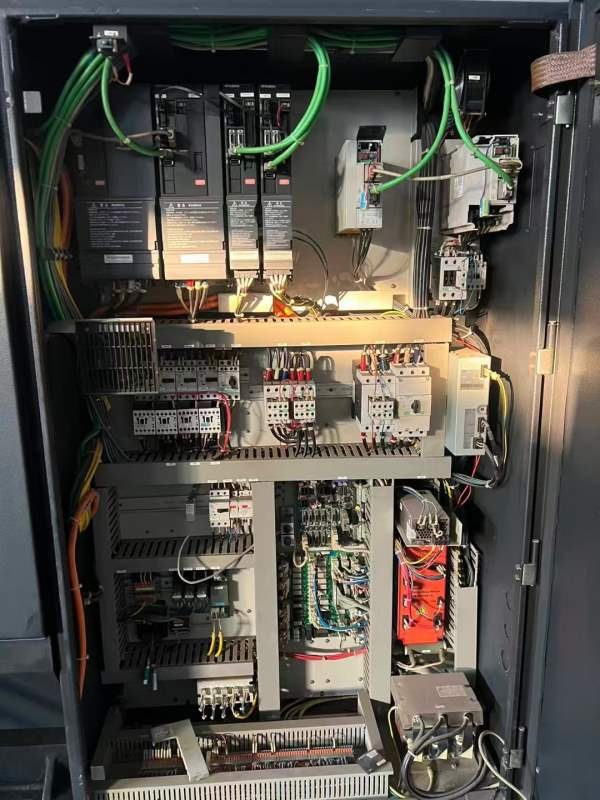 马扎克200ML，车铣，安装少用，9成新，带四个动力头，.