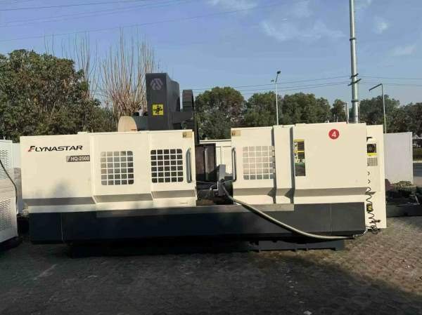 同款两台飞纳斯2500加工中心，重型机，X轴丝杆传动，B.