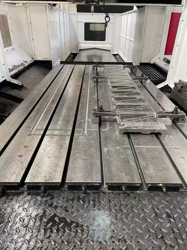 工厂在位乔峰3218龙门加工中心，工作台3米1.5米，过龙.