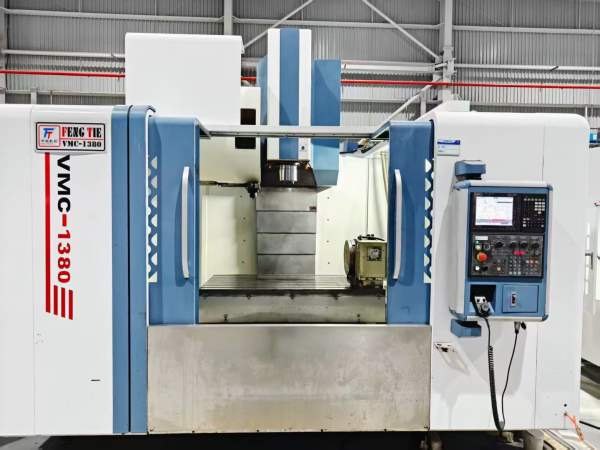 新到一台2023年台湾峰铁1380四轴加工中心，台湾潭佳32.