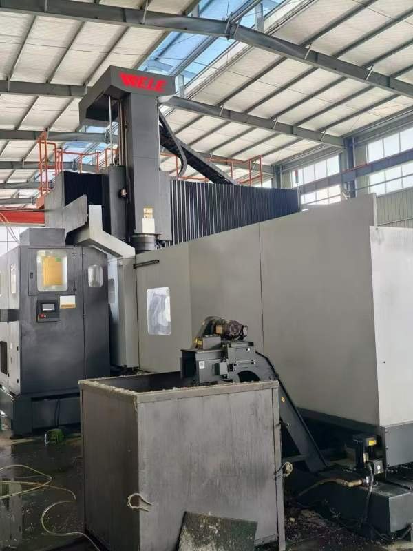 准新威立龙门加工中心：型号 LB-428Z/Z 轴行程 1000 m.