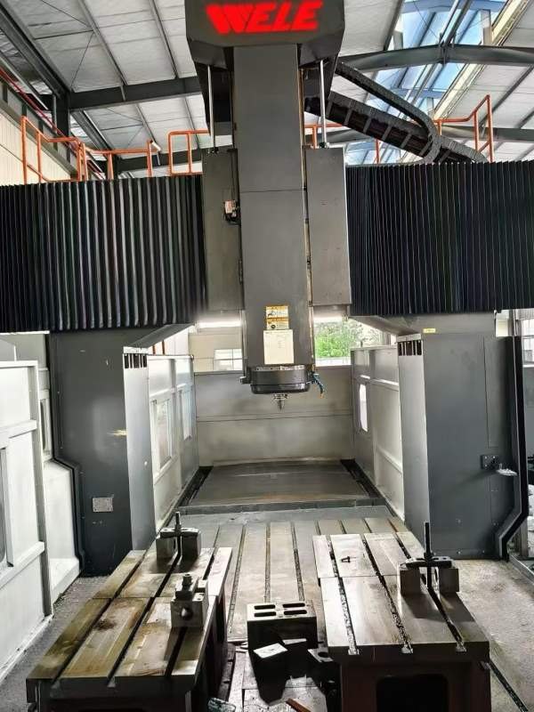 准新威立龙门加工中心：型号 LB-428Z/Z 轴行程 1000 m.