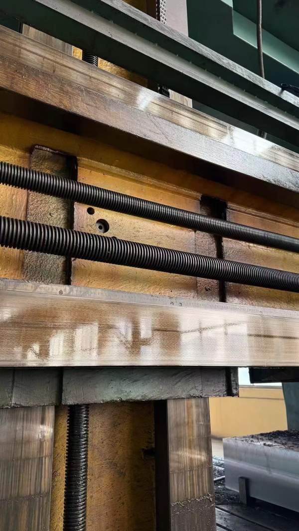 2013年产，贵州东方机床，x2120D，长8米，宽2米，高3..