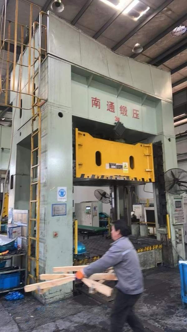 630吨台面尺寸：吨台面尺寸：吨台面尺寸：800吨台面尺.