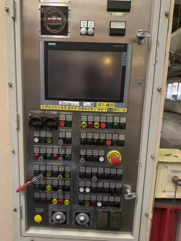 刚刚拿下，安装少用，准新机状态济南二机1400吨四点多.