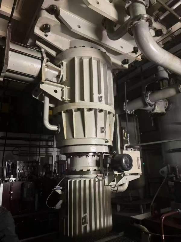 刚刚拿下，安装少用，准新机状态济南二机1400吨四点多.