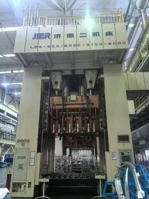 刚刚拿下，安装少用，准新机状态济南二机1400吨四点多.