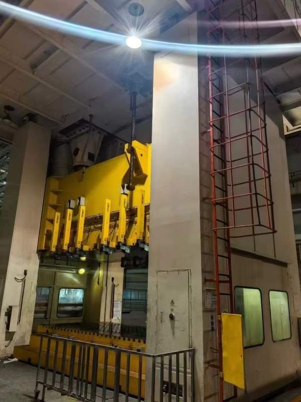 济南二机床集团有限公司2000吨数控闭式四点多连杆压力.