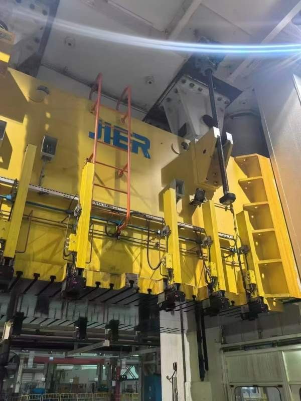 济南二机床集团有限公司2000吨数控闭式四点多连杆压力.