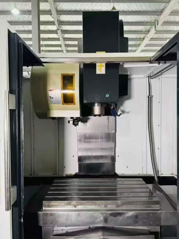 准新南京新浙850加工中心.发那科MF系统.三轴滚柱线轨..