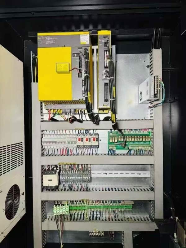 准新南京新浙850加工中心.发那科MF系统.三轴滚柱线轨..