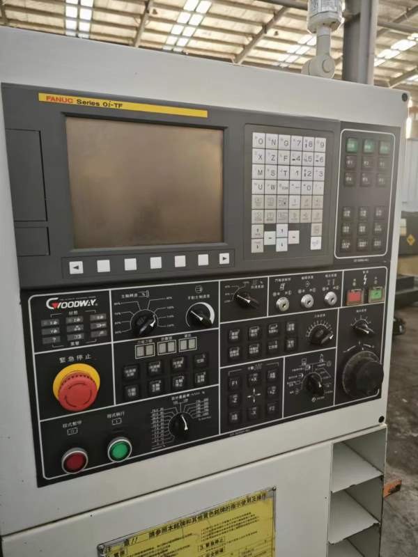 新到两台程泰GLS1500数控车床，8寸液压卡盘，12工位刀.