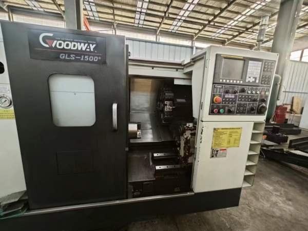 新到两台程泰GLS1500数控车床，8寸液压卡盘，10工位刀.