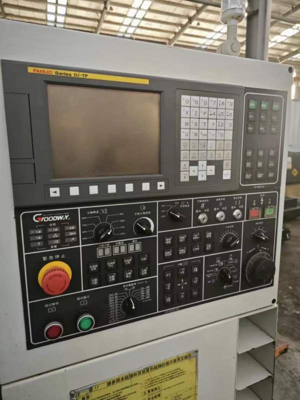 新到两台程泰GLS1500数控车床，8寸液压卡盘，10工位刀.