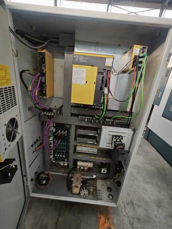 新到两台程泰GLS1500数控车床，8寸液压卡盘，10工位刀.