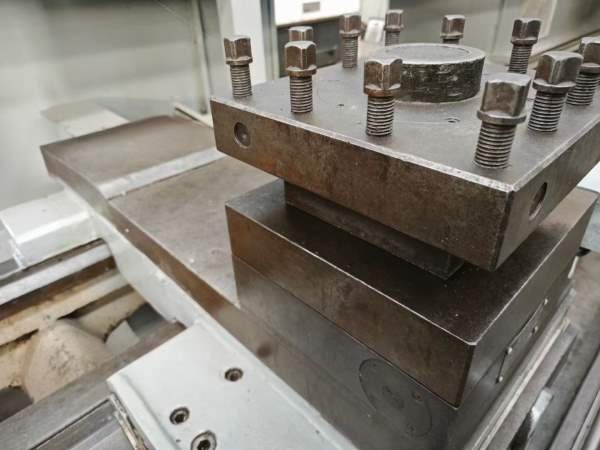 安徽金宇6163x6米数控车床，广数980tdb系统，机器少用.