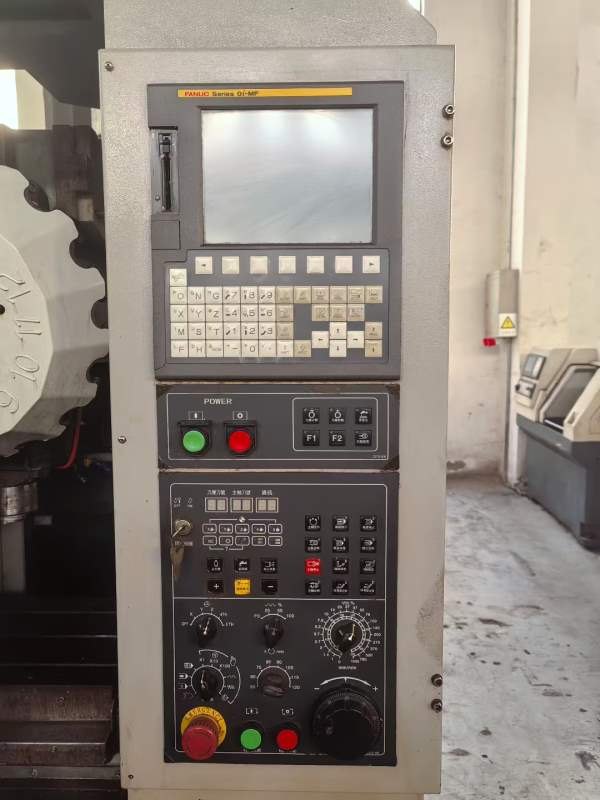 同款四台京元500钻攻中心，16把刀，主轴20000转，发那.